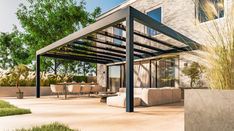Freistehende Terrassenüberdachung Skyline aus Aluminium mit Glasdach im Garten